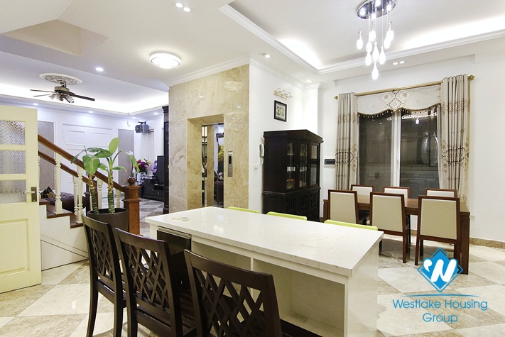 A shiny Vinhome Riverside villa in Long Bien for rent